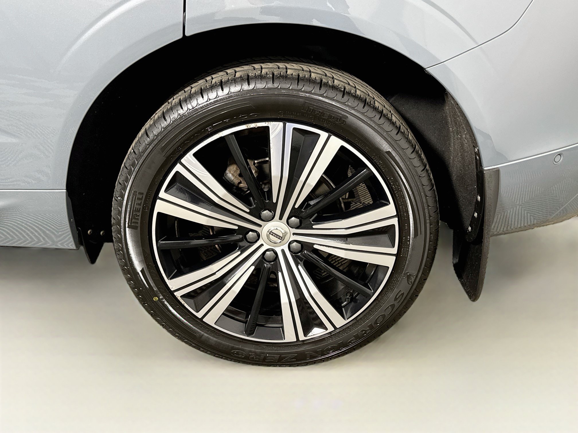Used 2022 Volvo XC60 B5 Inscription w/ Advanced Package AWD/4WD image 31