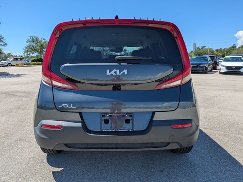 Used 2022 Kia Soul S FWD image 5