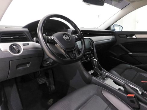 Used 2020 Volkswagen Passat 2.0T SE FWD image 22