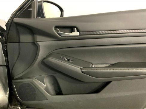 Used 2025 Nissan Altima 2.5 SV image 25