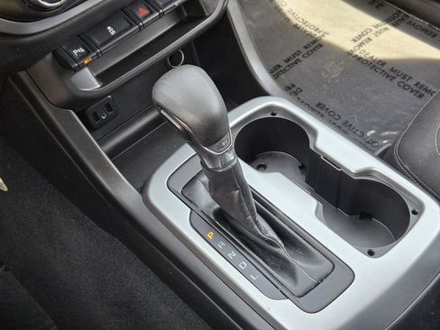 Used 2022 Chevrolet Colorado LT w/ Safety Package RWD image 21