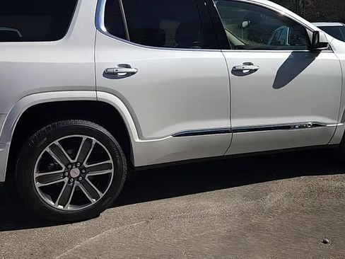 Used 2019 GMC Acadia Denali image 9