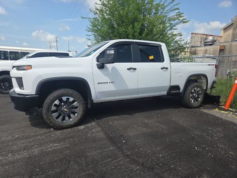 Used 2021 Chevrolet Silverado 2500 Custom w/ Custom Value Package AWD/4WD image 5