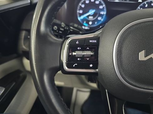 Certified 2023 Kia Carnival SX FWD image 19