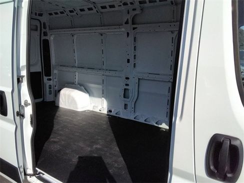 Used 2025 RAM ProMaster 2500 w/ Convenience Group image 10