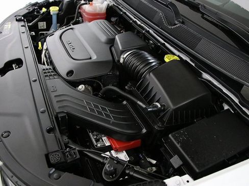 Used 2025 Chrysler Pacifica Limited image 36