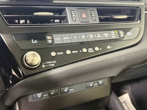 Certified 2025 Lexus ES 300h w/ Premium Package image 21