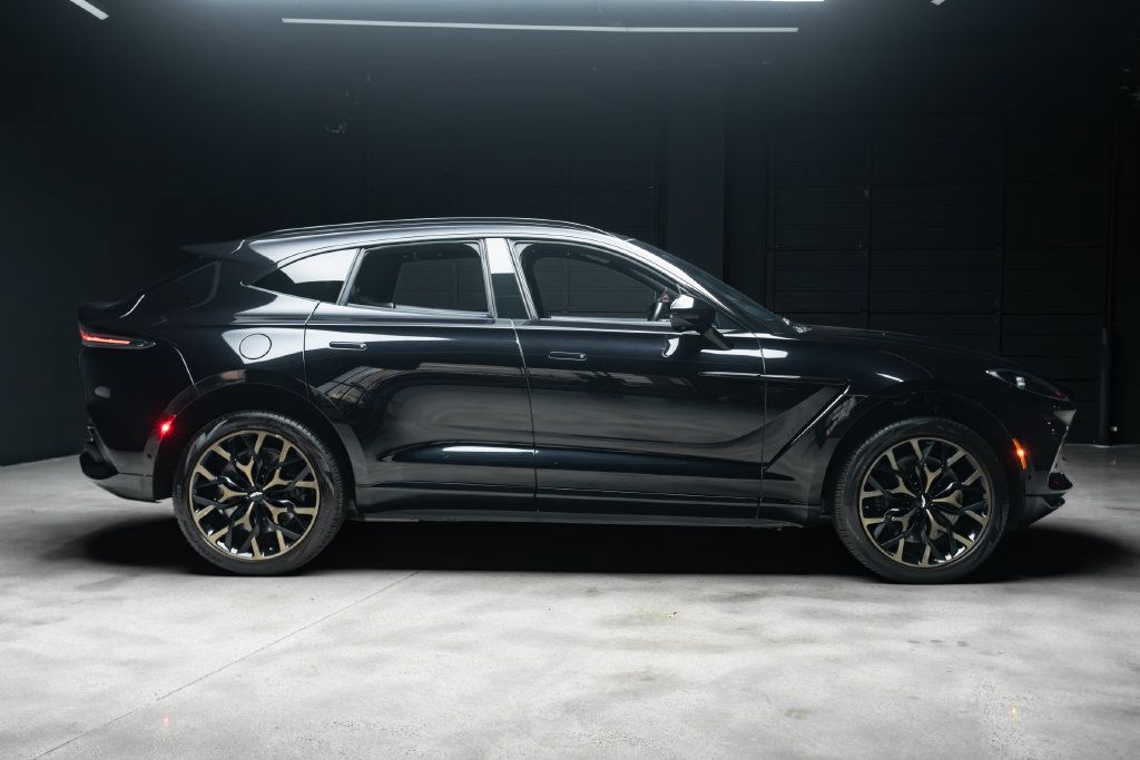 Used 2022 Aston Martin DBX AWD/4WD image 9
