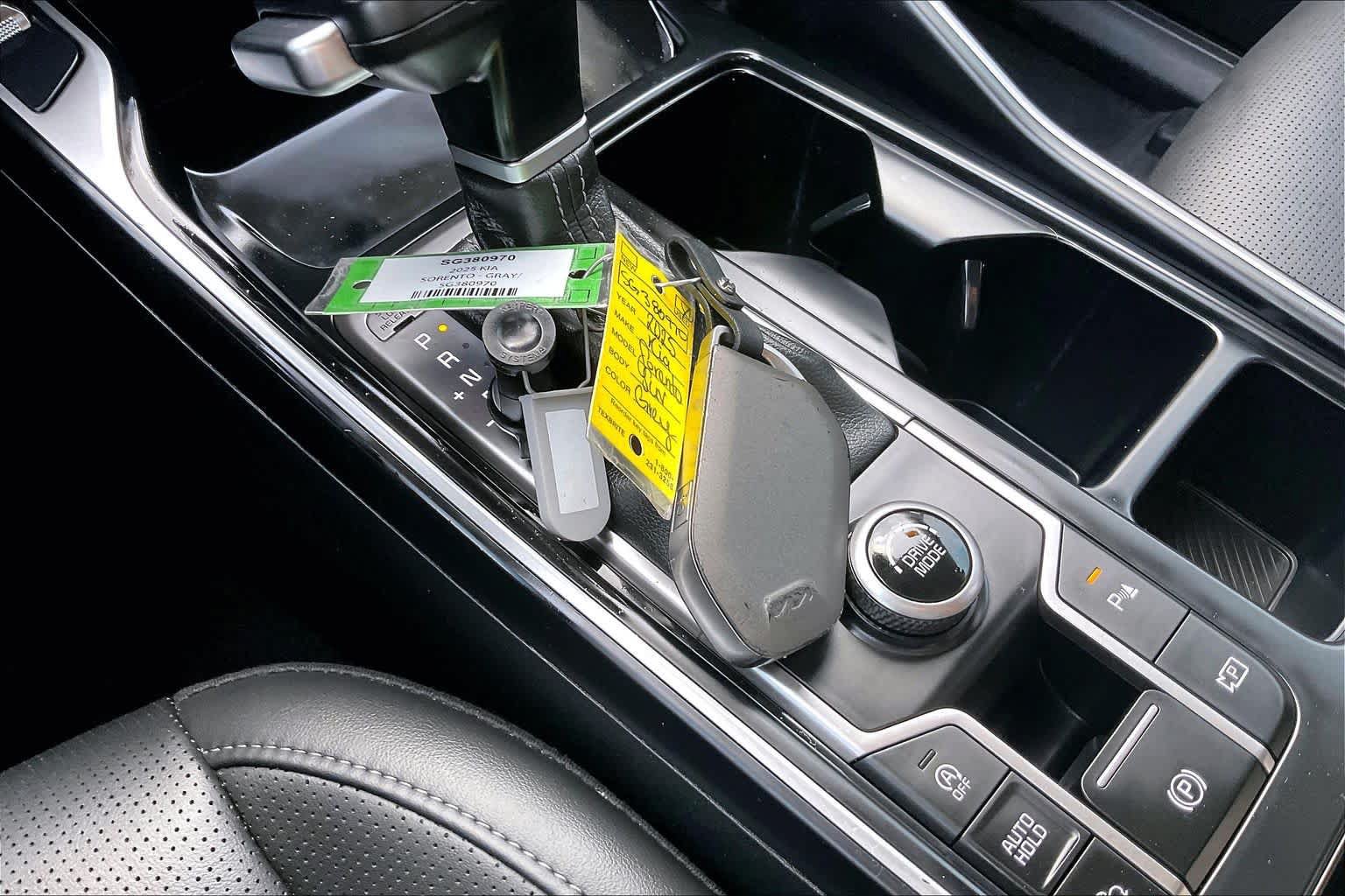 Used 2025 Kia Sorento S w/ Panoramic Sunroof Package FWD image 15