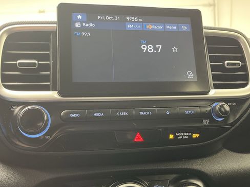 Used 2021 Hyundai Venue SEL image 15