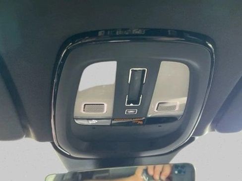 Used 2022 Volvo XC60 T8 R-Design w/ Advanced Package image 18