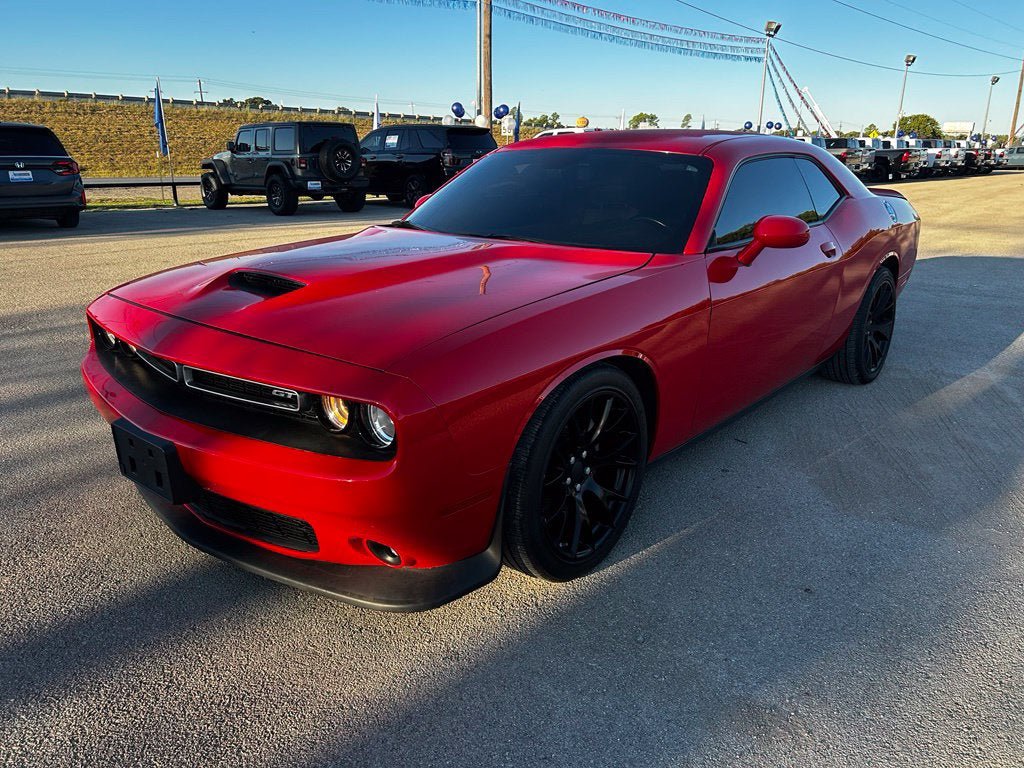 Used 2022 Dodge Challenger GT RWD image 1