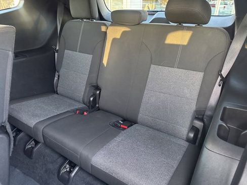 Used 2025 GMC Acadia Elevation image 25