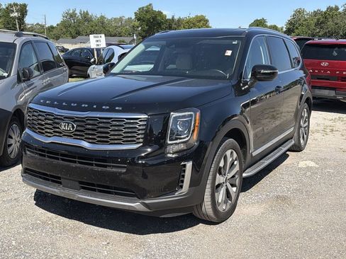 Used 2020 Kia Telluride EX w/ EX Premium Package FWD image 3