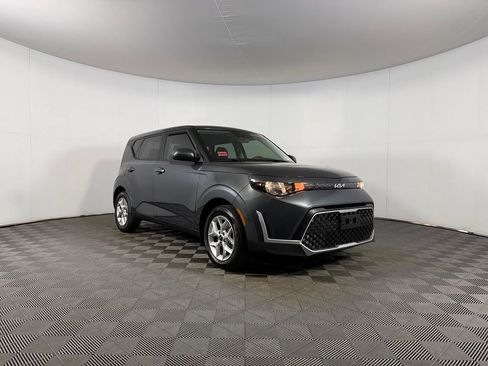 Used 2025 Kia Soul LX w/ LX Technology Package FWD image 5