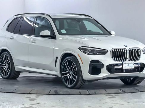 Used 2022 BMW X5 xDrive40i w/ M Sport Package image 9