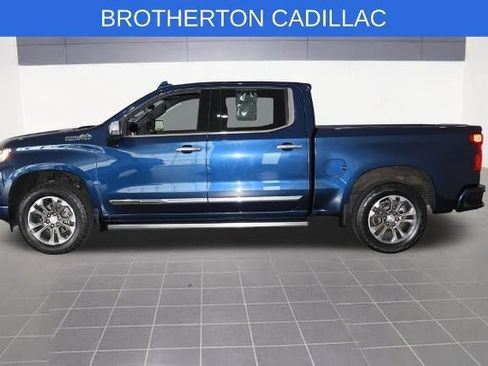Used 2022 Chevrolet Silverado 1500 High Country w/ Technology Package AWD/4WD image 2