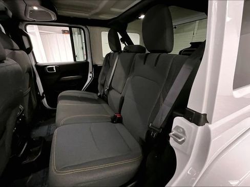Used 2025 Jeep Wrangler Unlimited Sahara AWD/4WD image 25