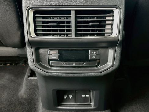 Used 2025 Volkswagen Atlas SE FWD image 26