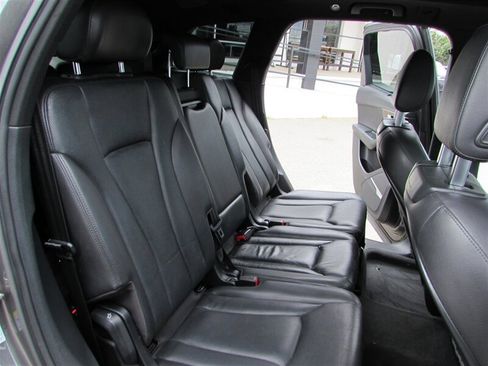 Used 2018 Audi Q7 3.0T Premium Plus w/ Premium Plus Package image 32