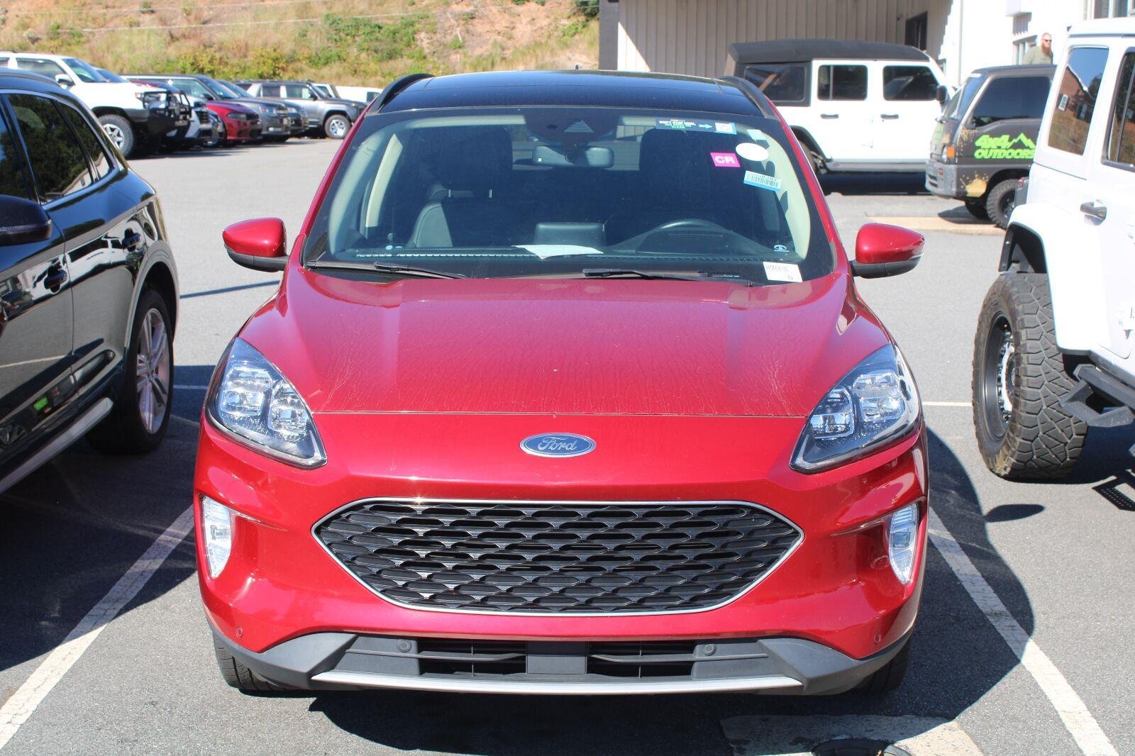 Used 2020 Ford Escape Titanium w/ Titanium Premium Package 2.0 AWD/4WD image 2