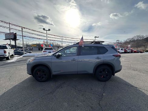 Used 2025 Nissan Rogue SV image 5