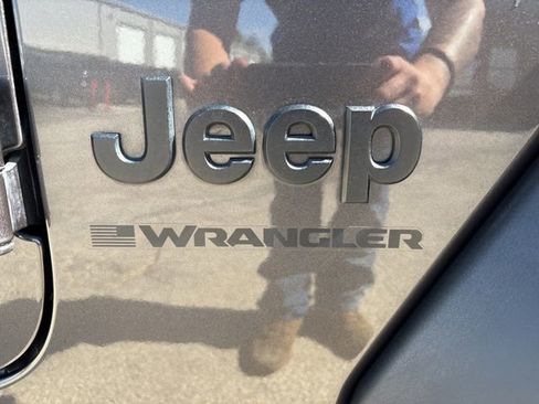 Used 2024 Jeep Wrangler Willys image 10