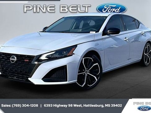 Used 2023 Nissan Altima 2.5 SR w/ SR Premium Package image 10