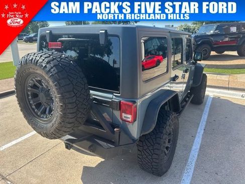 Used 2015 Jeep Wrangler Unlimited Sahara w/ Connectivity Group AWD/4WD image 8