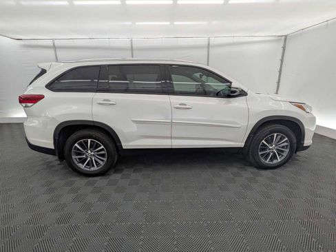 Used 2019 Toyota Highlander XLE w/ Carpet Mat Package (TMS) image 7
