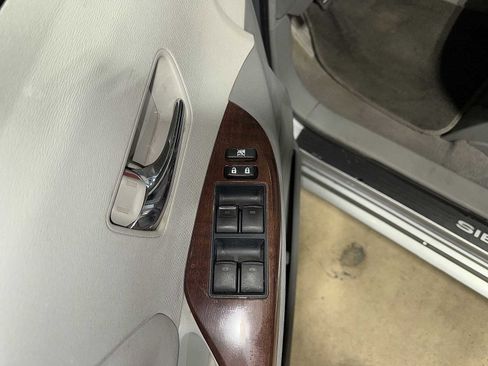 Used 2011 Toyota Sienna XLE image 22