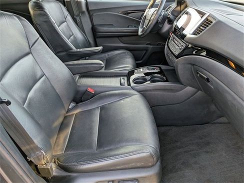 Used 2017 Honda Pilot Touring image 32