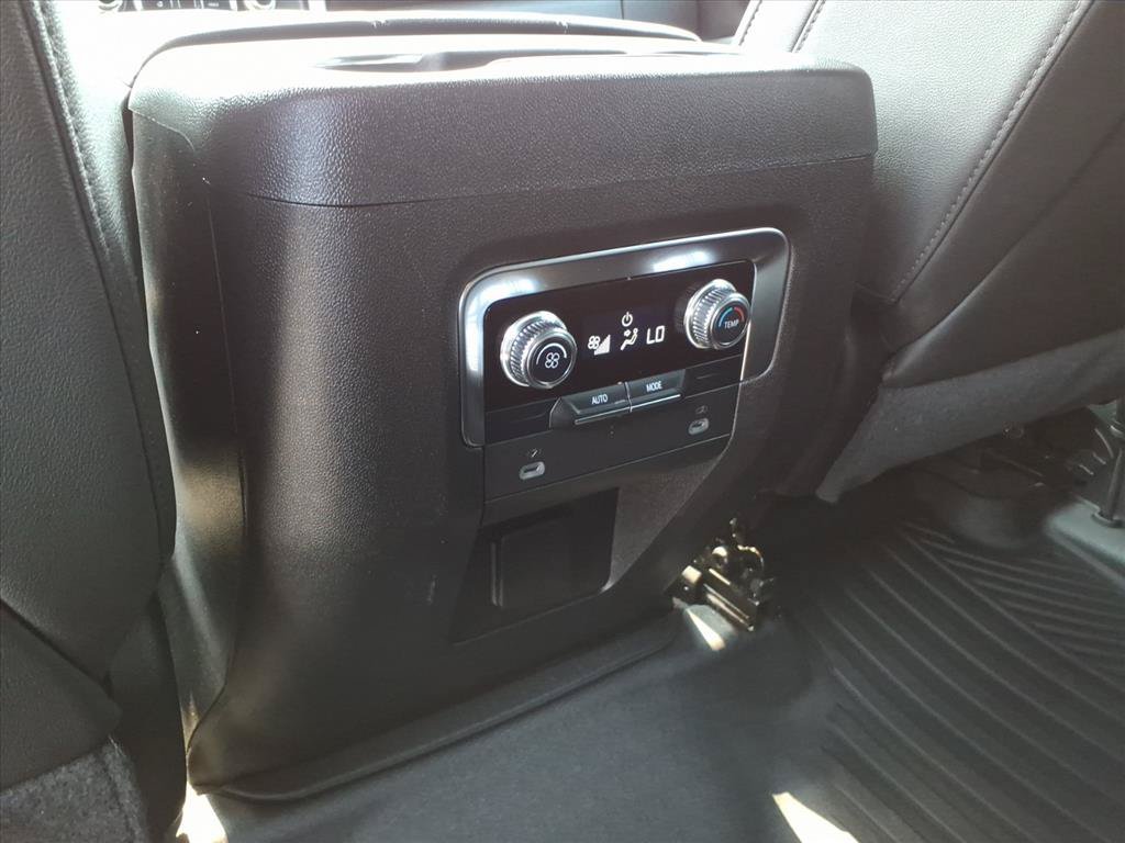 Used 2024 GMC Yukon SLT AWD/4WD image 15