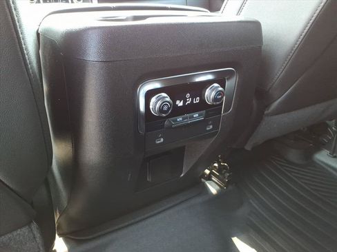 Used 2024 GMC Yukon SLT AWD/4WD image 15