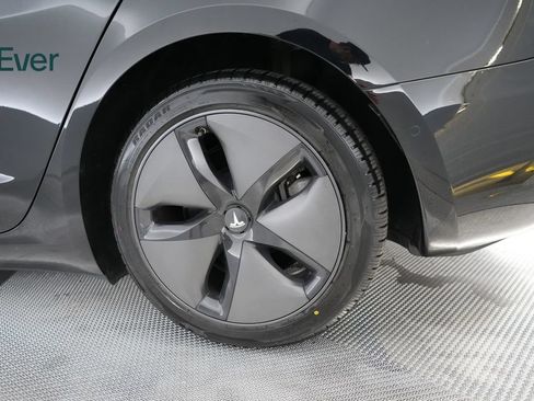 Used 2018 Tesla Model 3 Mid Range RWD image 18