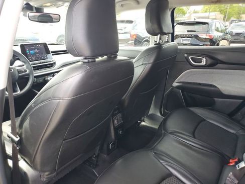 Used 2022 Jeep Compass Latitude FWD image 27
