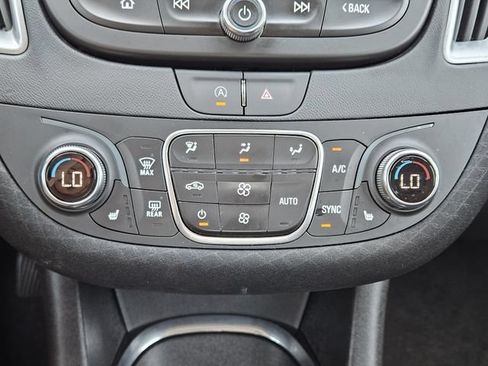 Used 2025 Chevrolet Malibu LT FWD image 19
