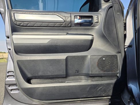 Used 2018 Toyota Tundra 4x4 CrewMax image 10