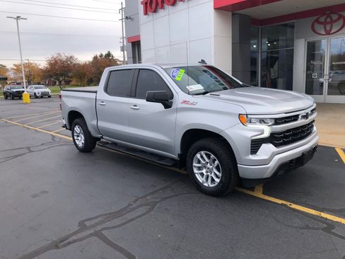 Used 2022 Chevrolet Silverado 1500 RST image 3