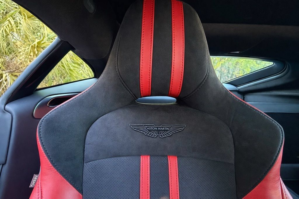 Used 2022 Aston Martin V8 Vantage Coupe RWD image 37