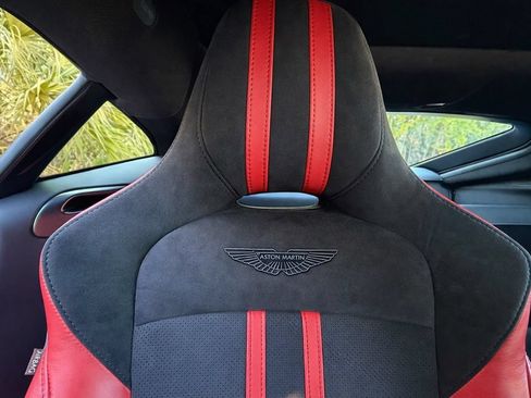 Used 2022 Aston Martin V8 Vantage Coupe RWD image 37