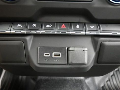 Used 2025 Chevrolet Silverado 1500 W/T image 20