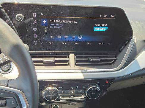 Used 2025 Chevrolet Trax LT w/ LT Convenience Package FWD image 18