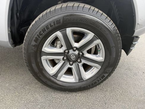 Used 2019 Toyota Tacoma Limited image 7