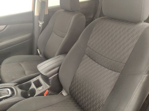 Used 2019 Nissan Rogue SV w/ Premium Package FWD image 17