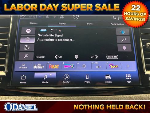 Used 2025 Chrysler Pacifica Select FWD image 4