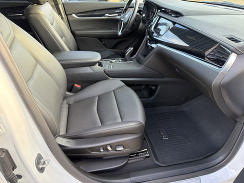 Certified 2022 Cadillac XT6 Premium Luxury w/ LPO, Floor Liner Package image 14
