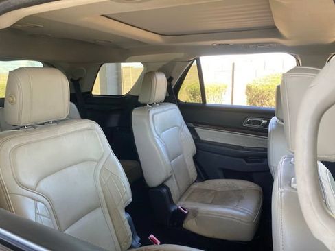 Used 2017 Ford Explorer Platinum AWD/4WD image 6