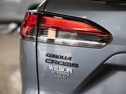 Used 2024 Toyota Corolla Cross AWD Hybrid w/ Convenience Package image 7