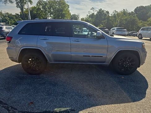 Used 2018 Jeep Grand Cherokee Altitude AWD/4WD image 2
